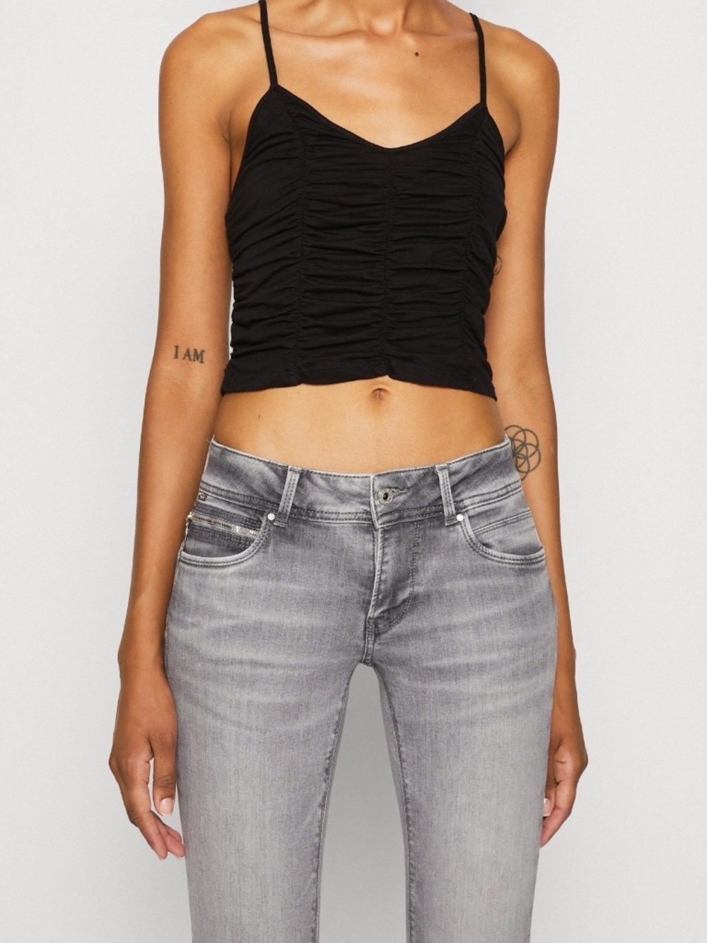 NWT BDG Urban Outfitters spaghetti strap cropped tank‎ top - M kristin